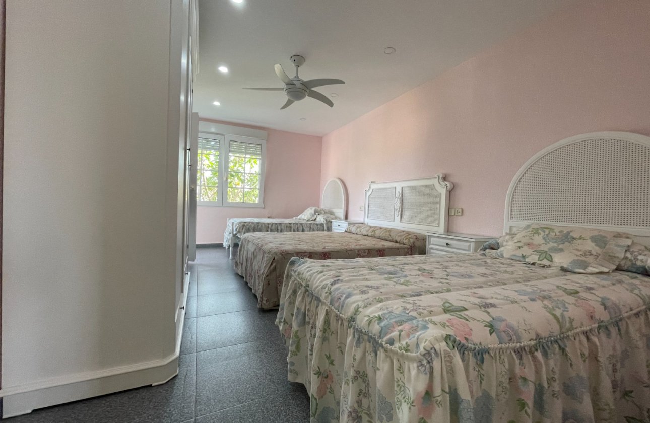 Resale - Villa -
Orihuela Costa - Costa Blanca