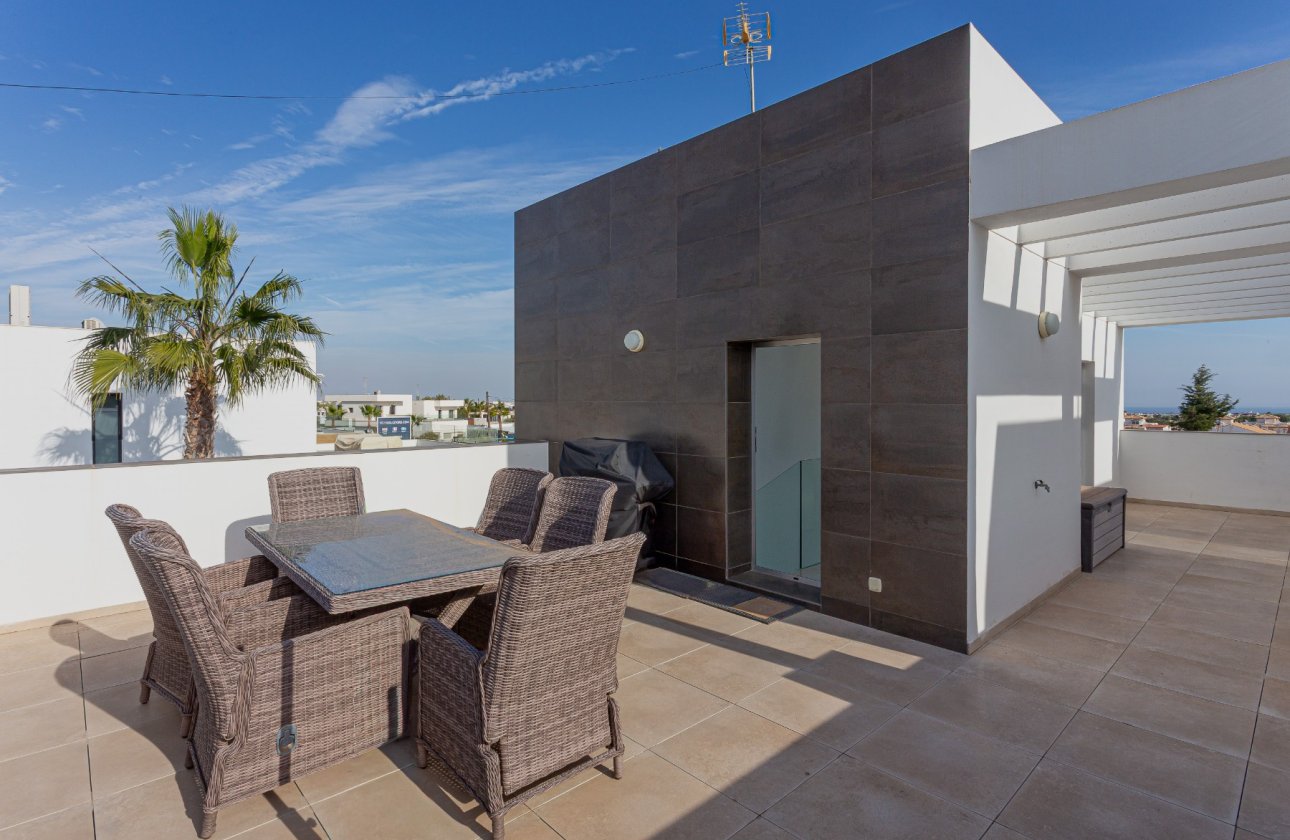 Resale - Villa -
Orihuela Costa - Costa Blanca