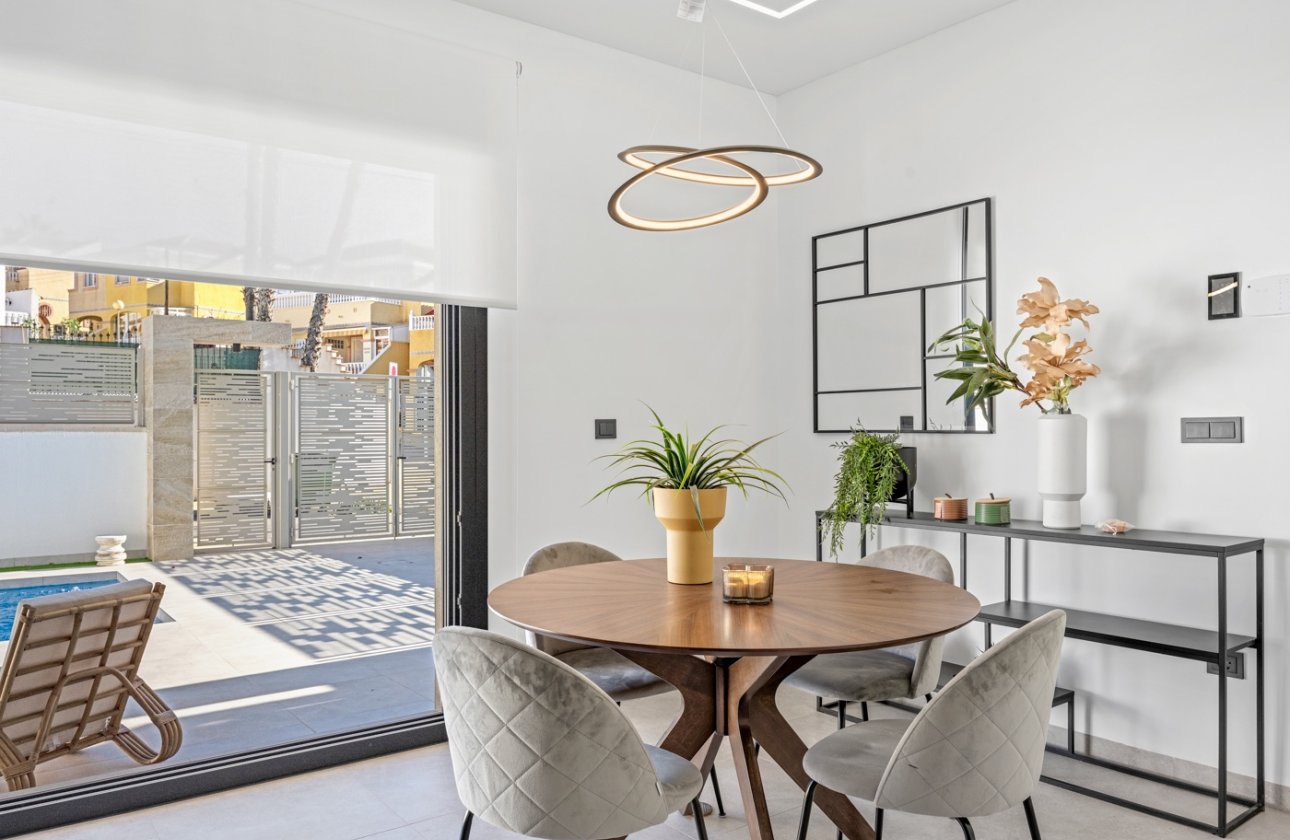 Resale - Villa -
Orihuela Costa - Costa Blanca