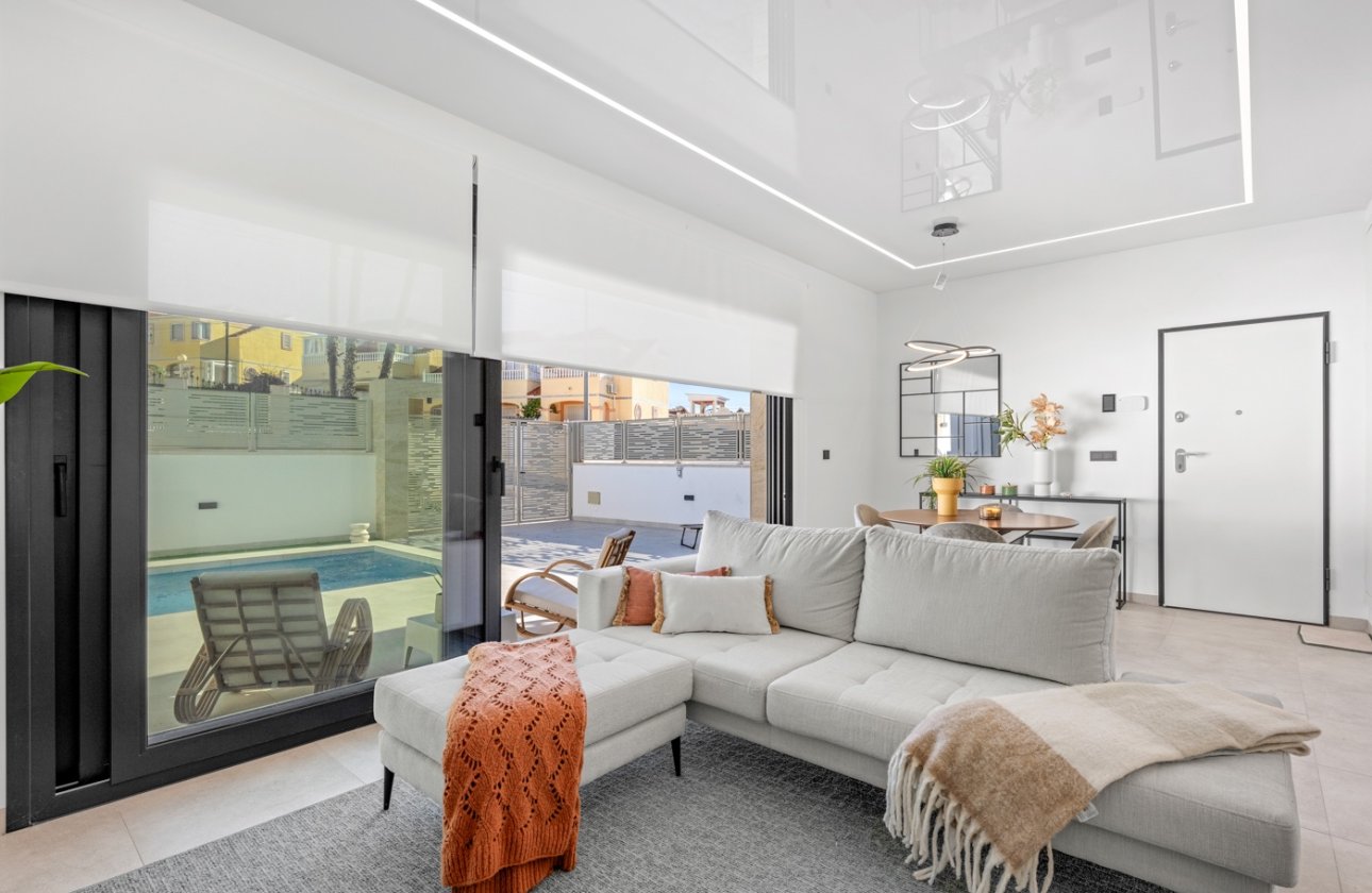 Resale - Villa -
Orihuela Costa - Costa Blanca