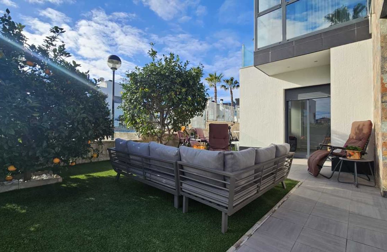 Resale - Villa -
Orihuela Costa - Costa Blanca