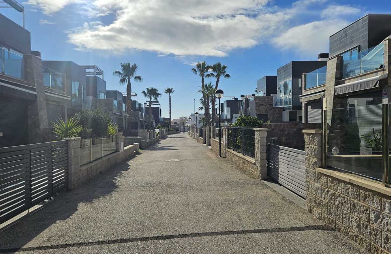 Resale - Villa -
Orihuela Costa - Costa Blanca