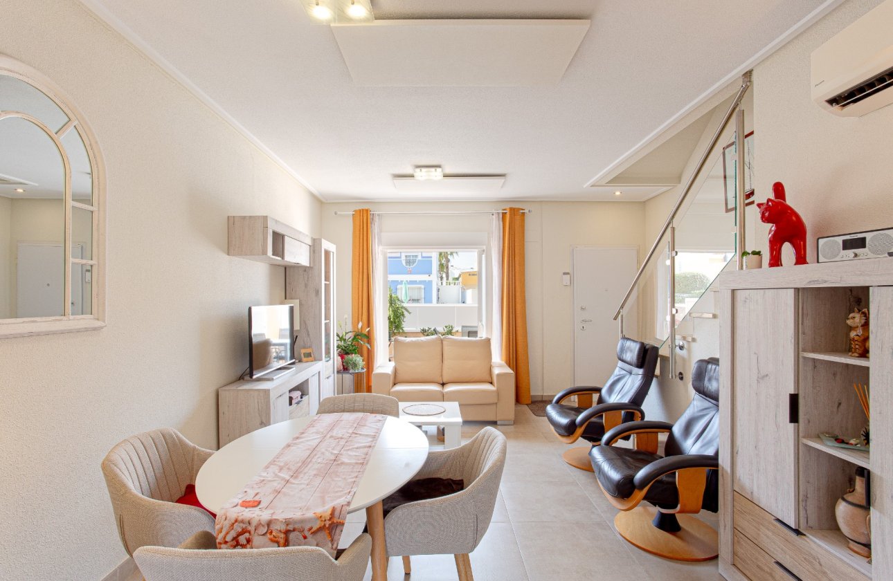 Resale - Villa -
Orihuela Costa - Costa Blanca