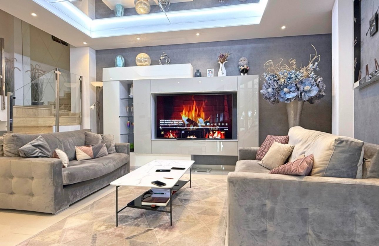 Resale - Villa -
Orihuela Costa - Costa Blanca