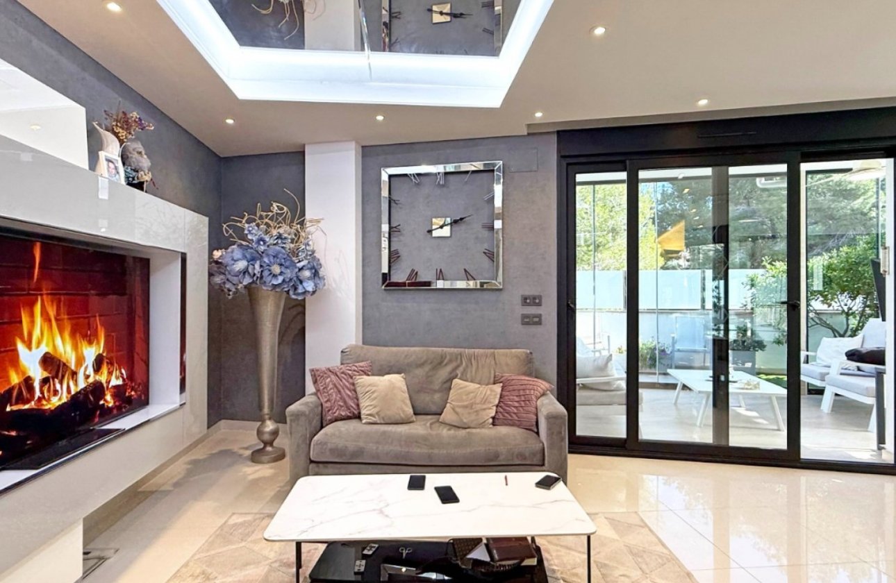 Resale - Villa -
Orihuela Costa - Costa Blanca