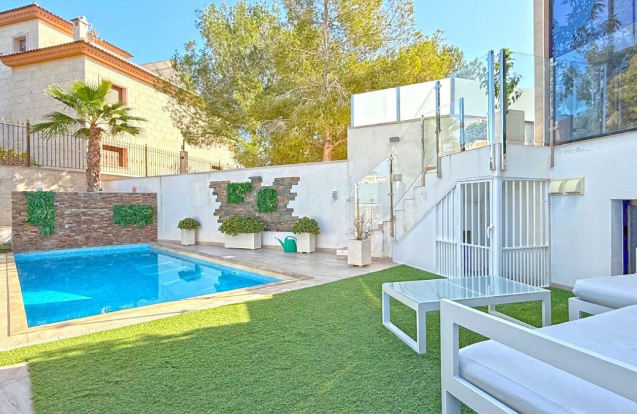 Resale - Villa -
Orihuela Costa - Costa Blanca