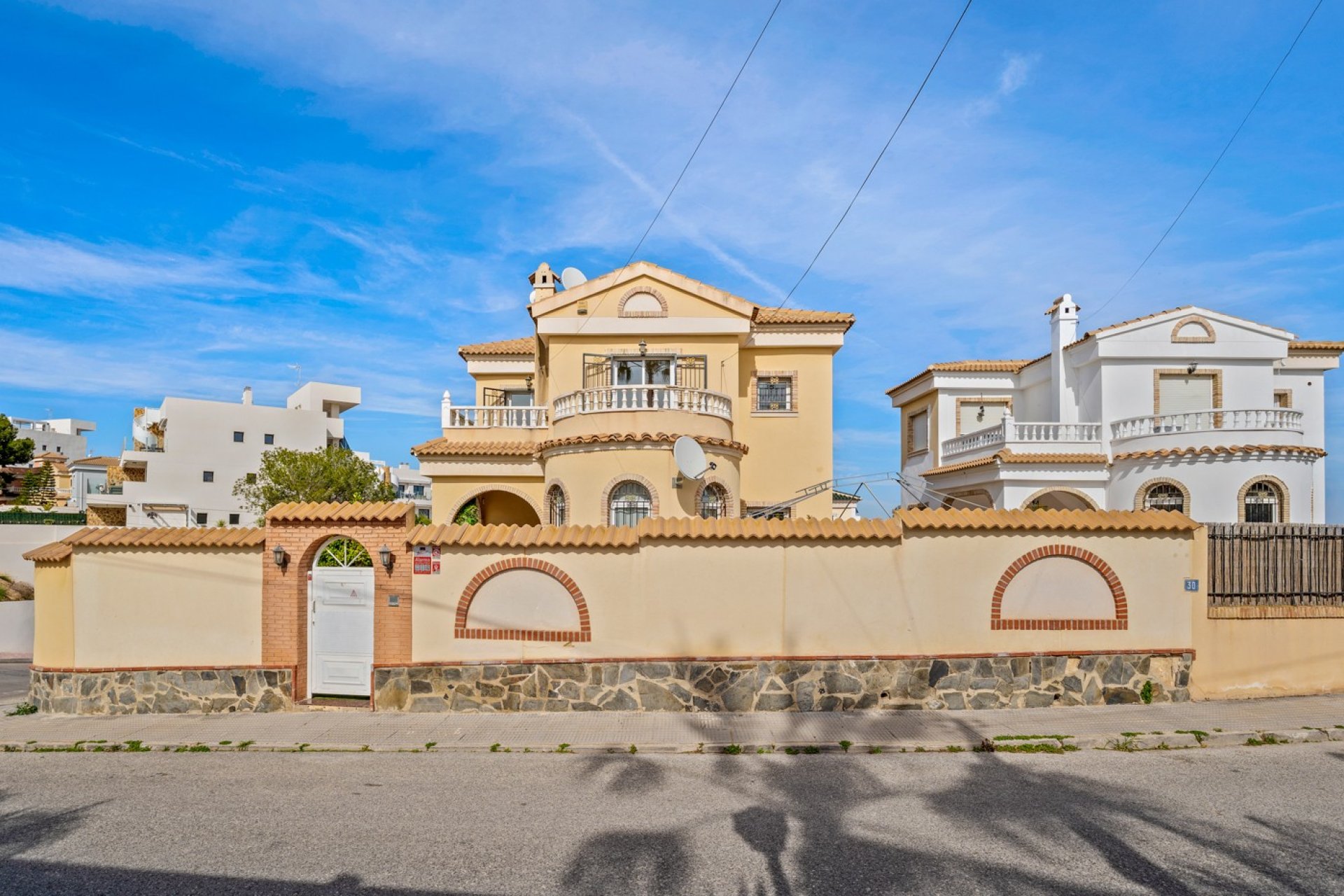 Resale - Villa -
Orihuela Costa - Costa Blanca