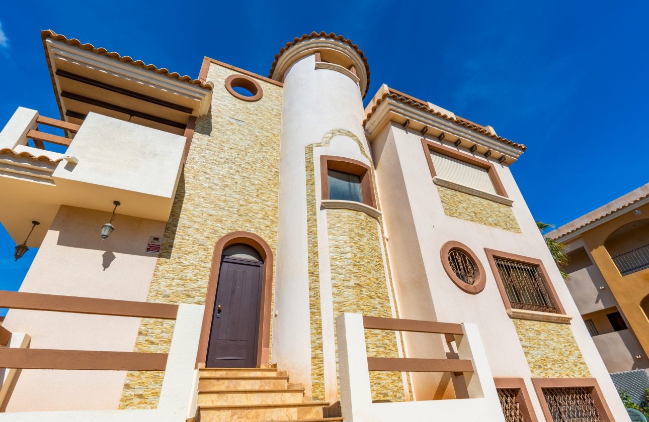 Resale - Villa -
Orihuela Costa - Costa Blanca