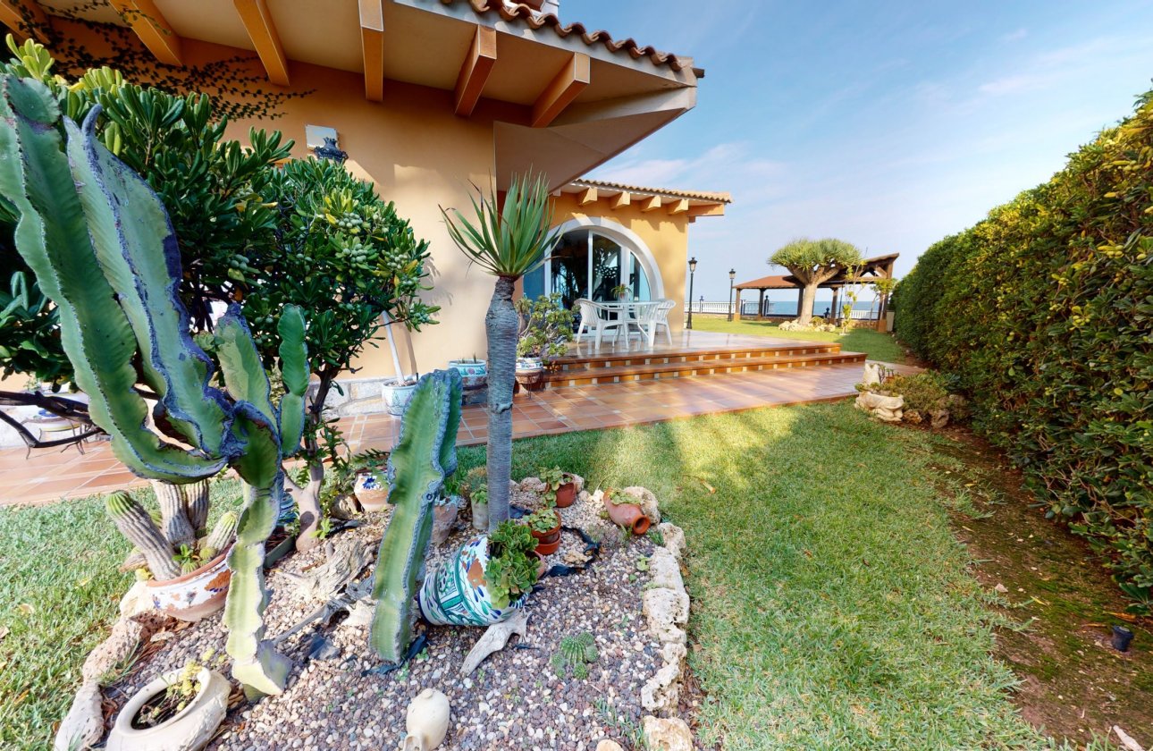 Resale - Villa -
Orihuela Costa - Costa Blanca