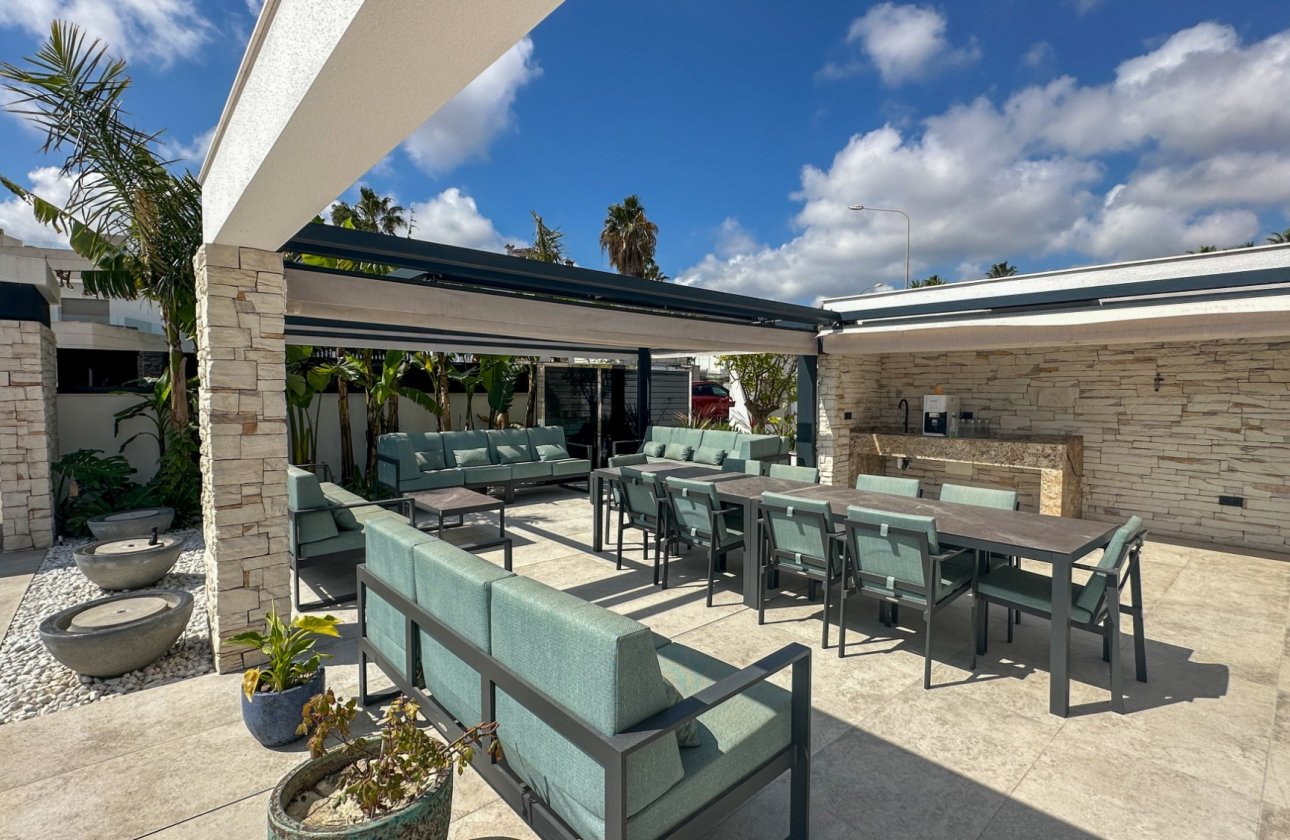 Resale - Villa -
Orihuela Costa - Costa Blanca