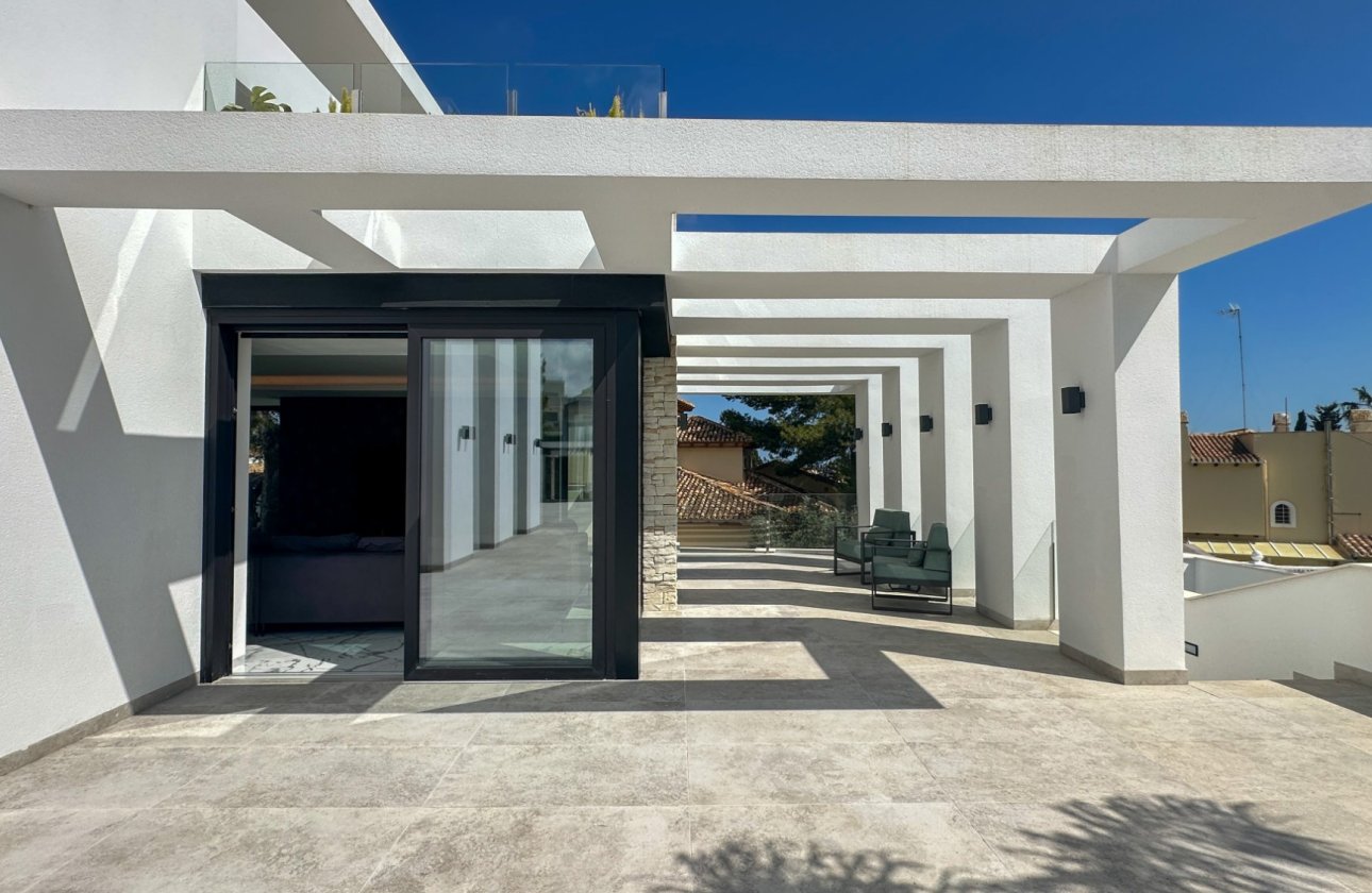 Resale - Villa -
Orihuela Costa - Costa Blanca