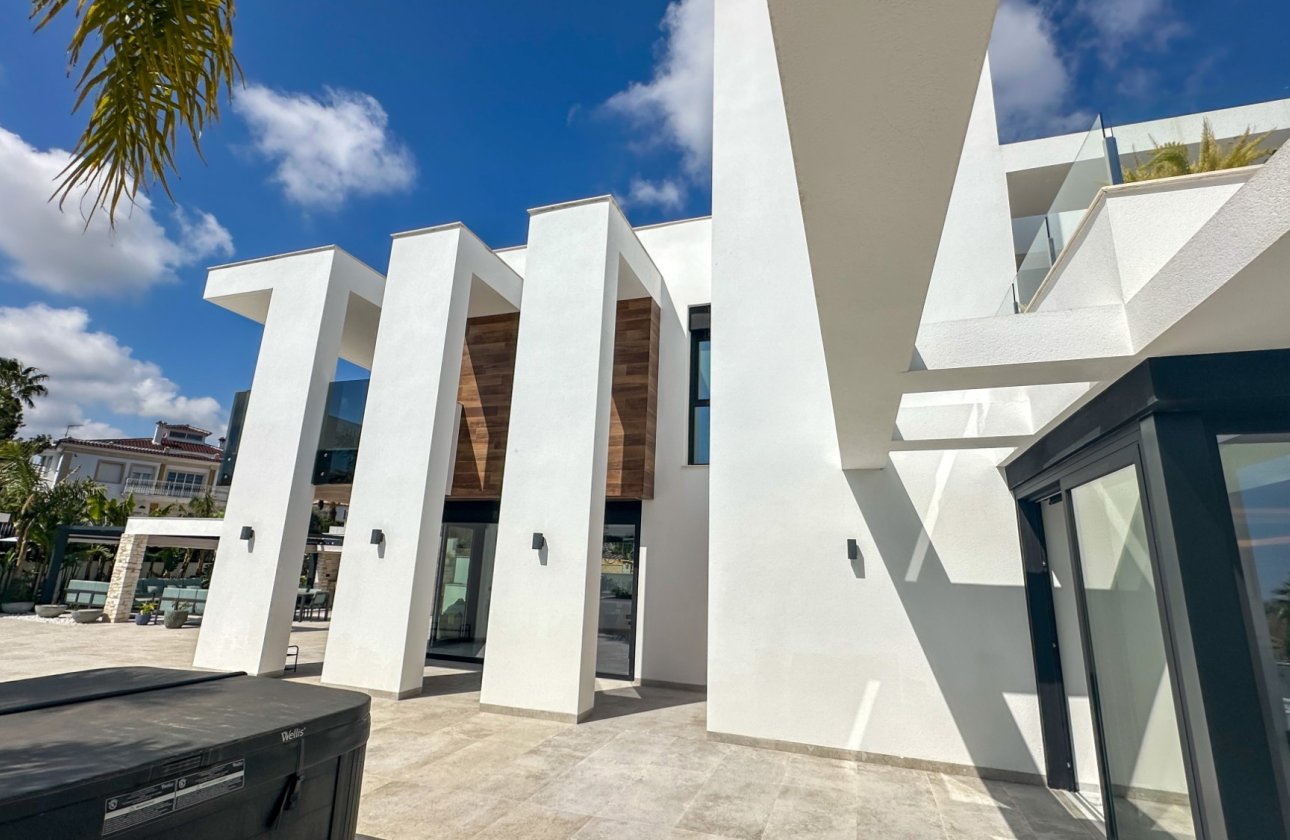 Resale - Villa -
Orihuela Costa - Costa Blanca