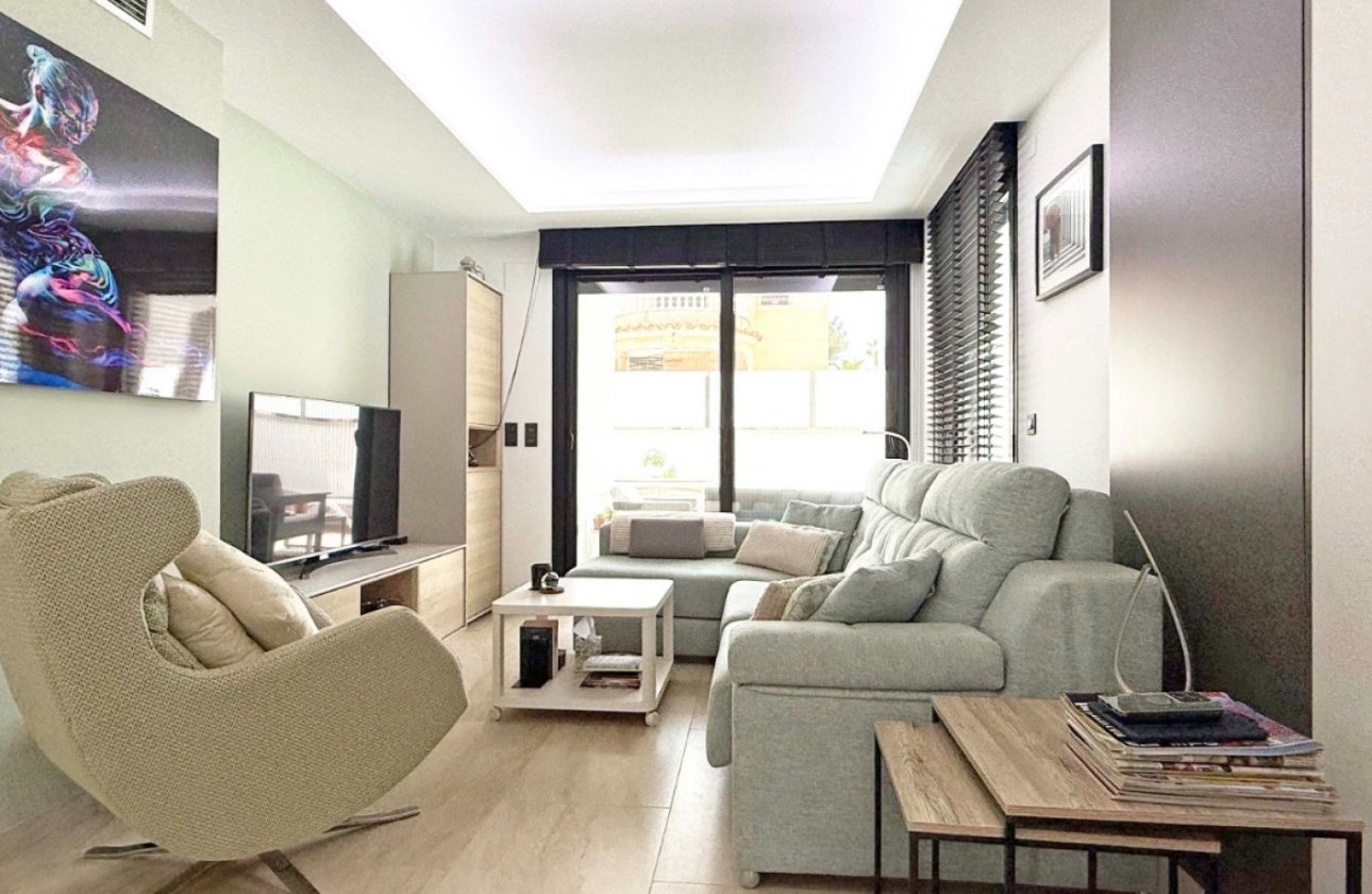 Resale - Villa -
Orihuela Costa - Costa Blanca