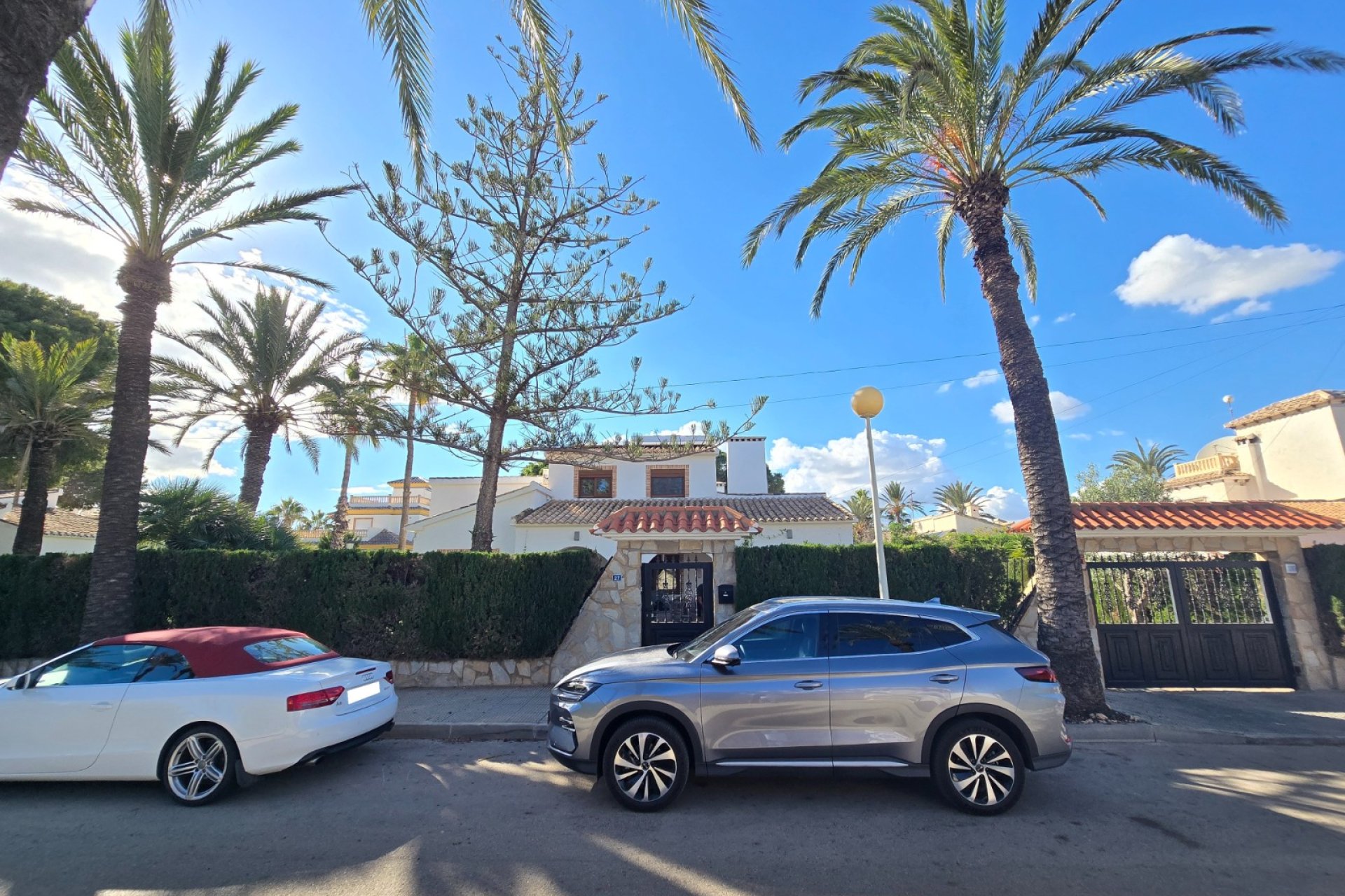 Resale - Villa -
Orihuela Costa - Costa Blanca
