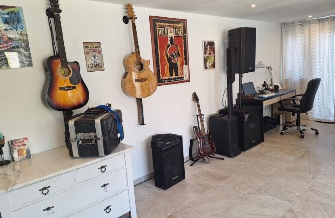 Resale - Villa -
Orihuela Costa - Costa Blanca