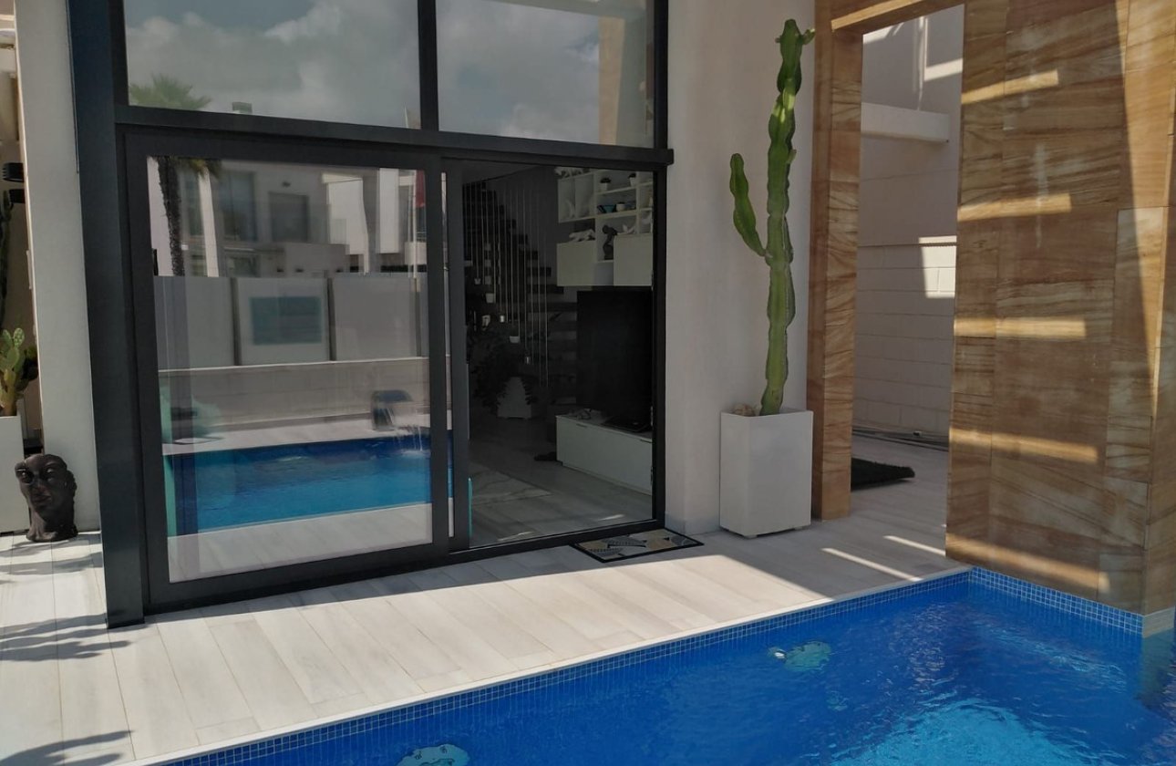 Resale - Villa -
Orihuela Costa - Costa Blanca