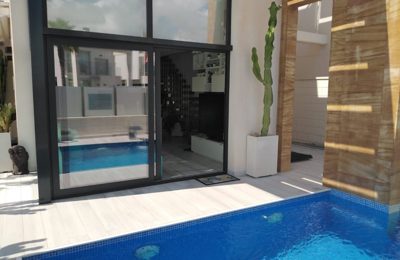 Resale - Villa -
Orihuela Costa - Costa Blanca