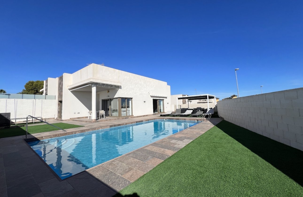Resale - Villa -
Orihuela Costa - Costa Blanca