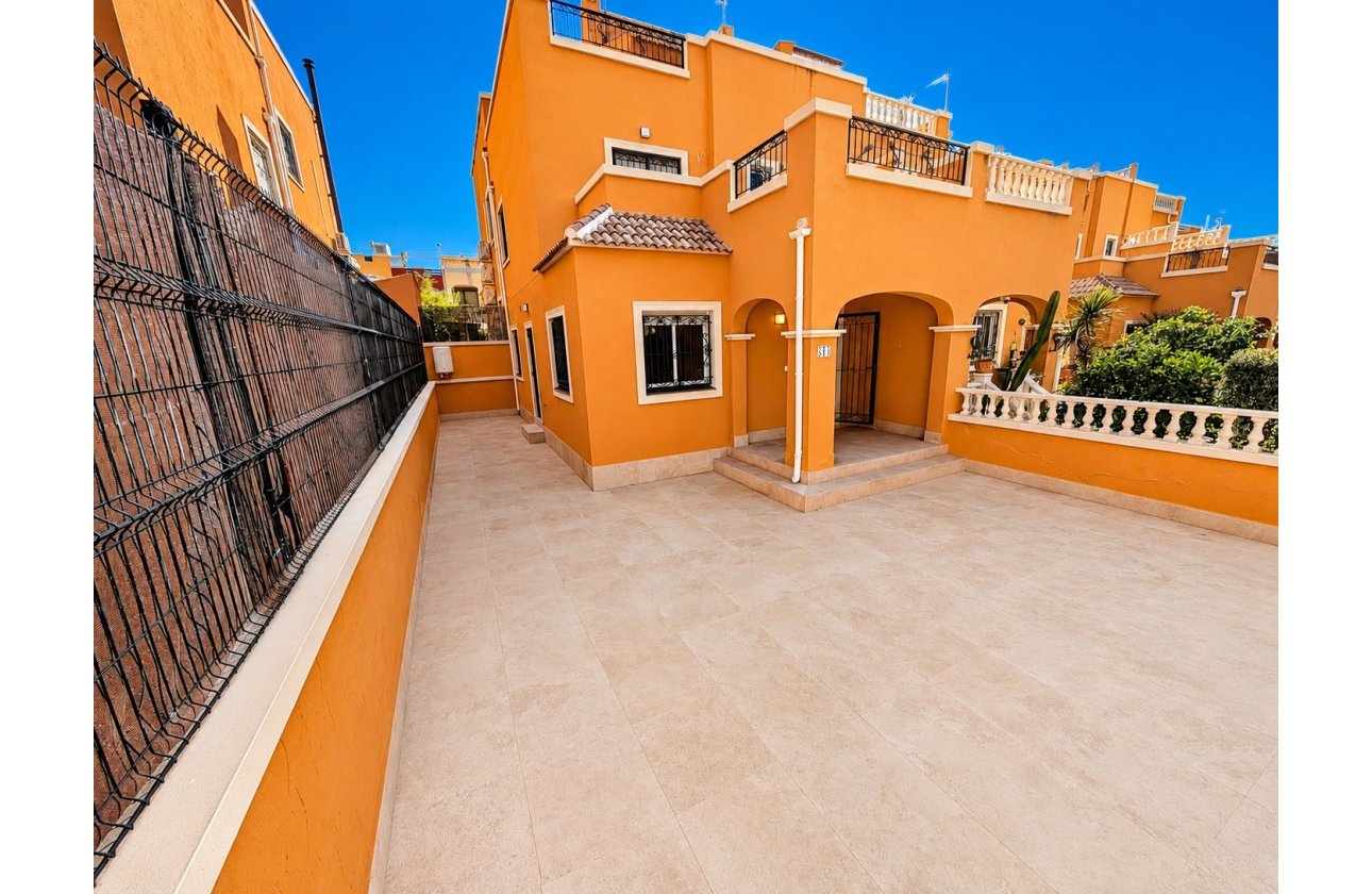 Resale - Villa -
Orihuela Costa - Costa Blanca