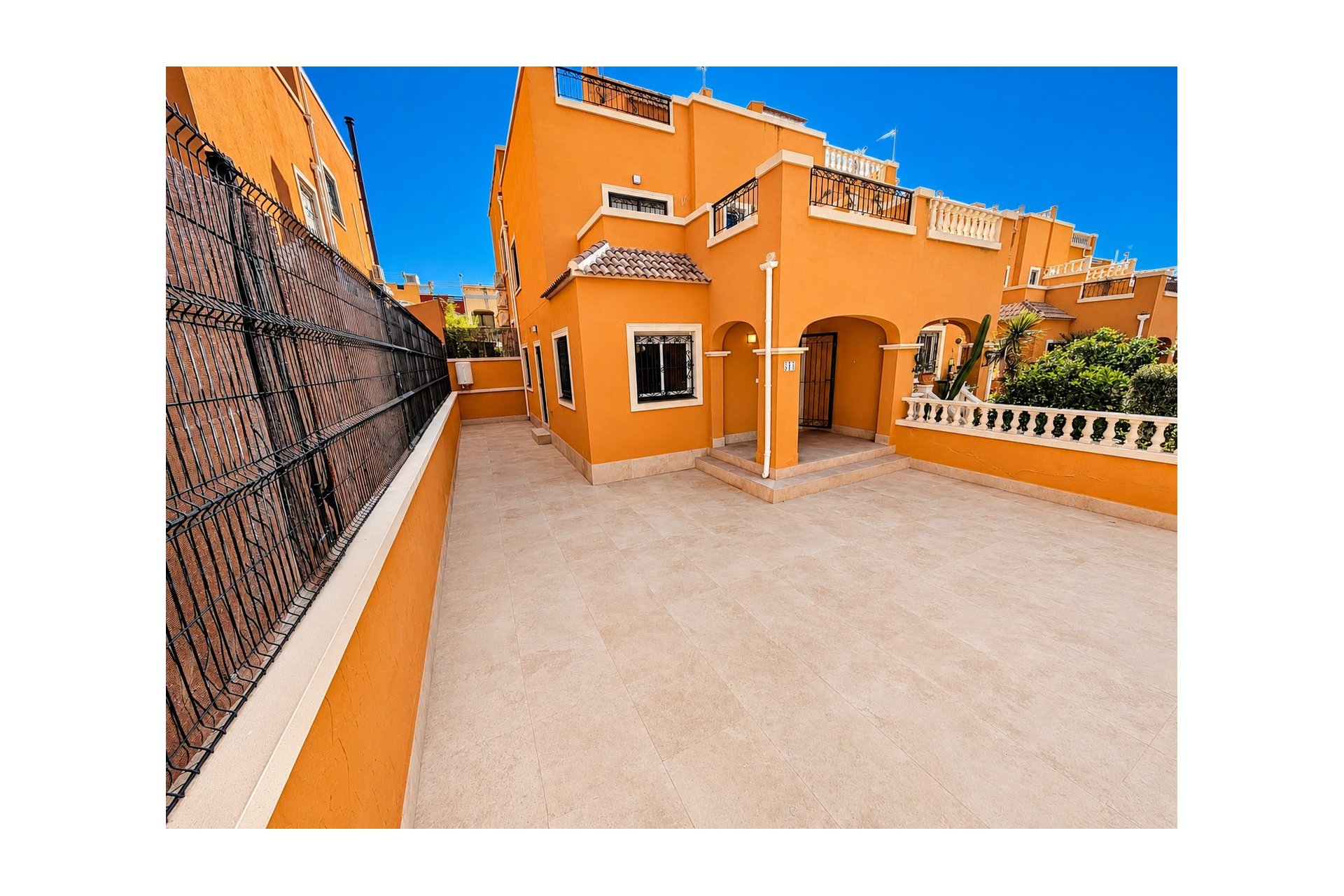 Resale - Villa -
Orihuela Costa - Costa Blanca
