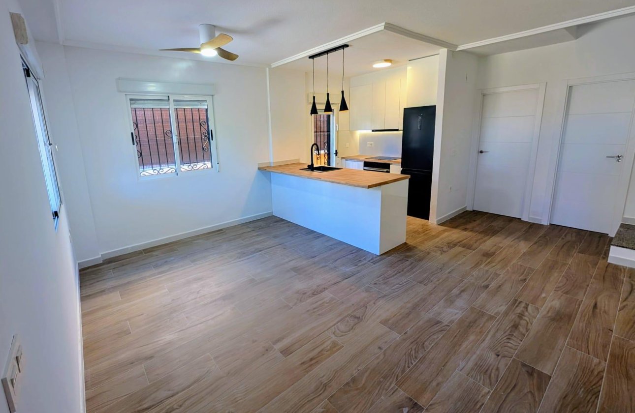 Resale - Villa -
Orihuela Costa - Costa Blanca