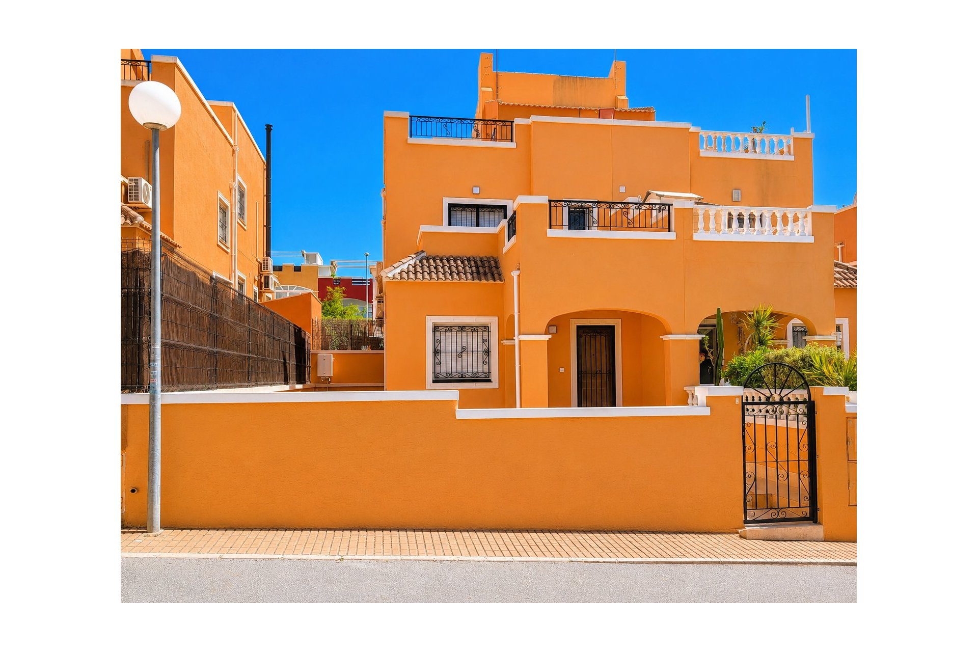 Resale - Villa -
Orihuela Costa - Costa Blanca