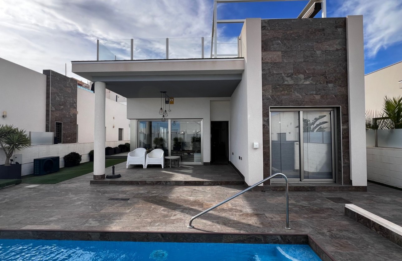 Resale - Villa -
Orihuela Costa - Costa Blanca