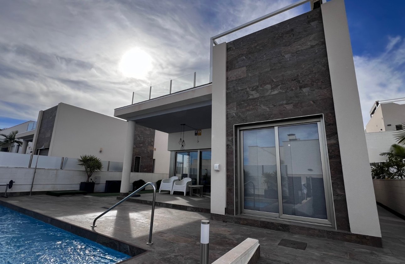 Resale - Villa -
Orihuela Costa - Costa Blanca