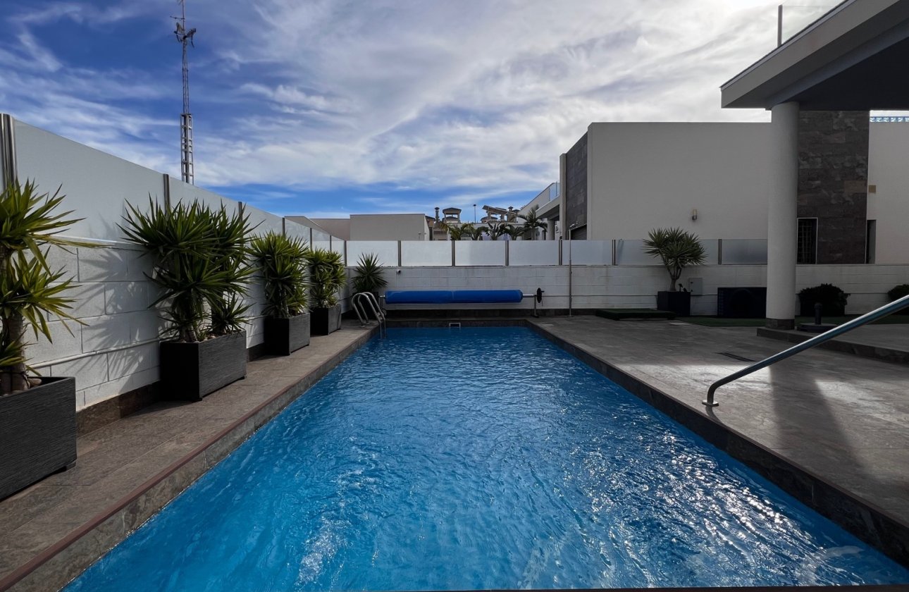 Resale - Villa -
Orihuela Costa - Costa Blanca