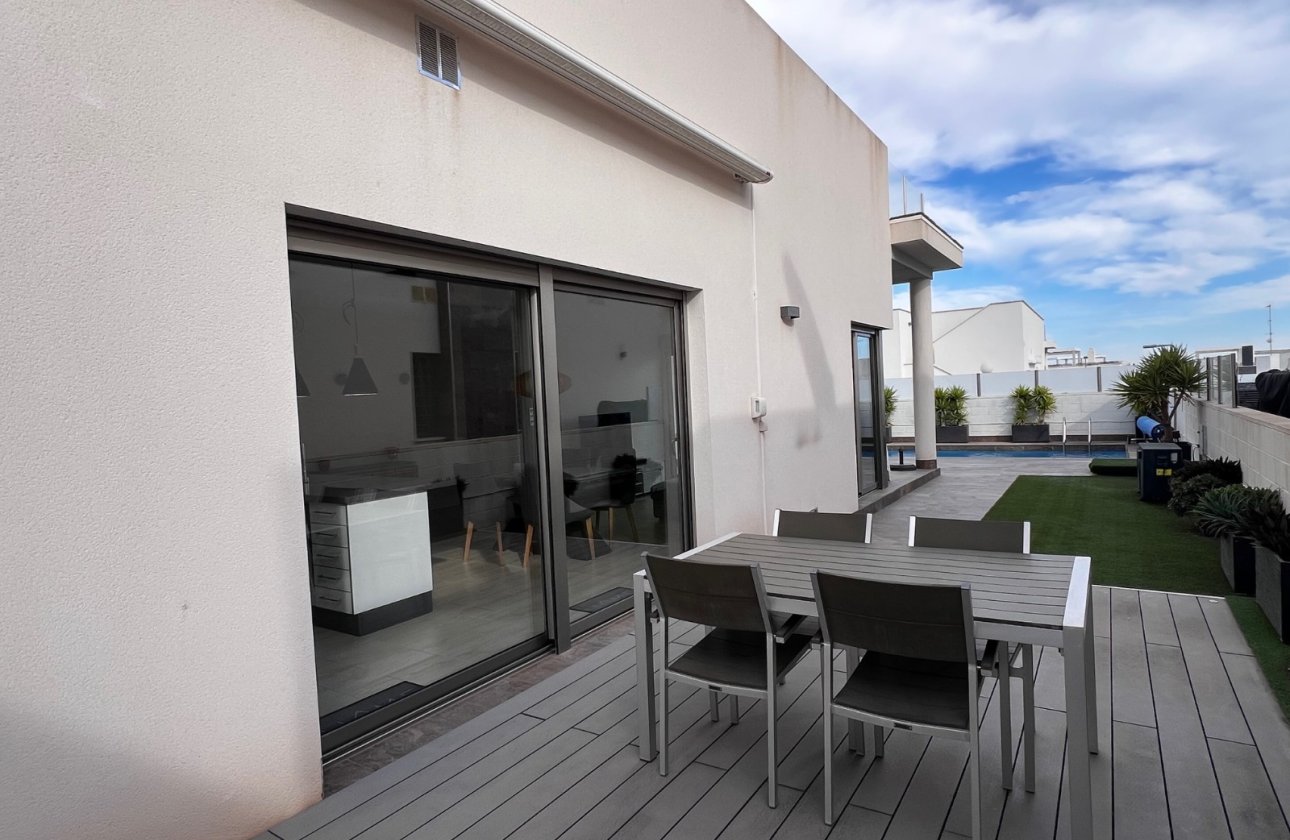 Resale - Villa -
Orihuela Costa - Costa Blanca