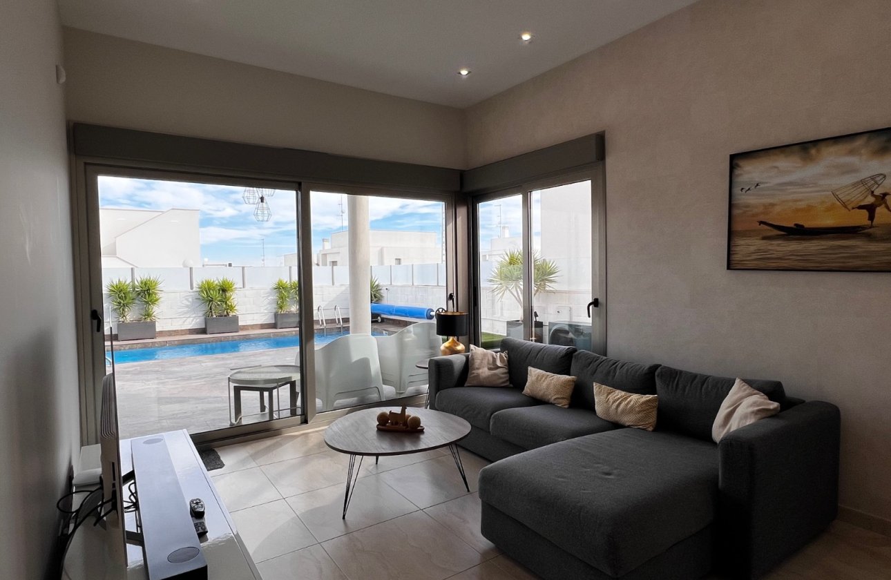 Resale - Villa -
Orihuela Costa - Costa Blanca
