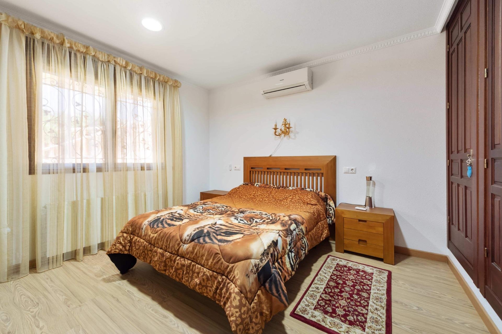 Resale - Villa -
Orihuela Costa - Costa Blanca