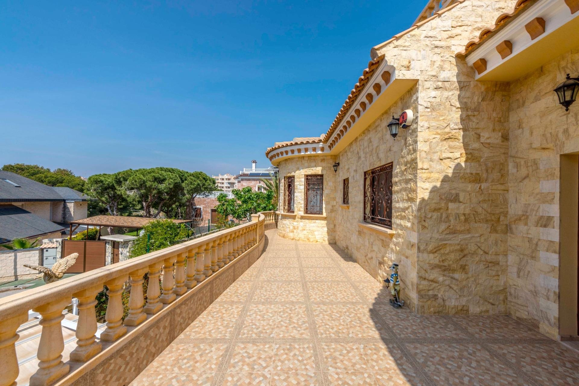 Resale - Villa -
Orihuela Costa - Costa Blanca
