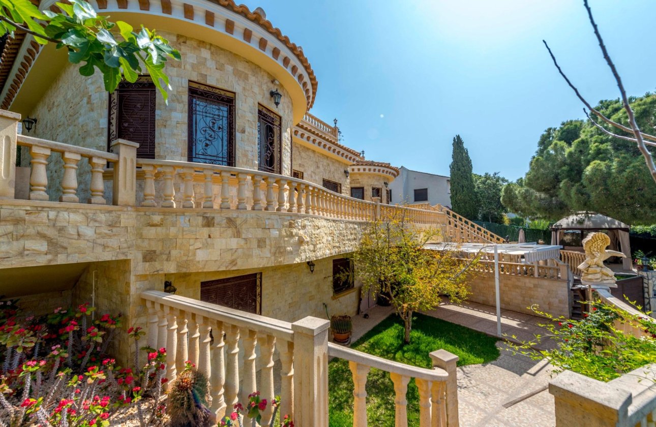 Resale - Villa -
Orihuela Costa - Costa Blanca