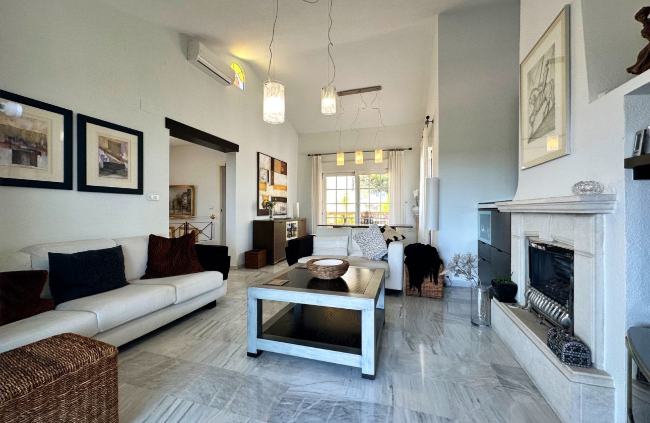 Resale - Villa -
Orihuela Costa - Costa Blanca