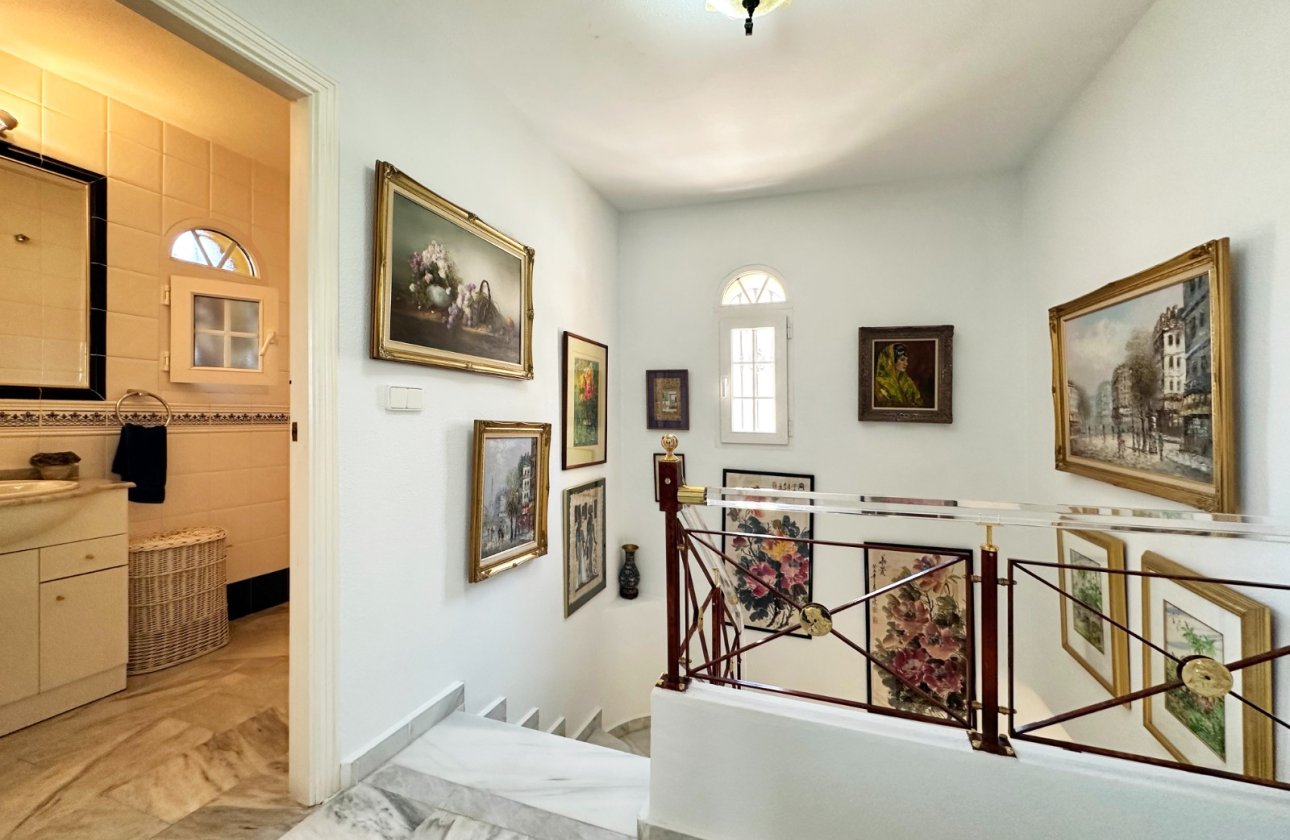 Resale - Villa -
Orihuela Costa - Costa Blanca