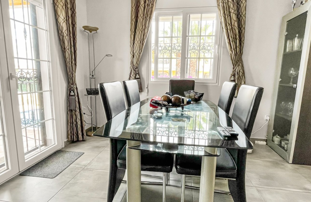 Resale - Villa -
Orihuela Costa - Costa Blanca