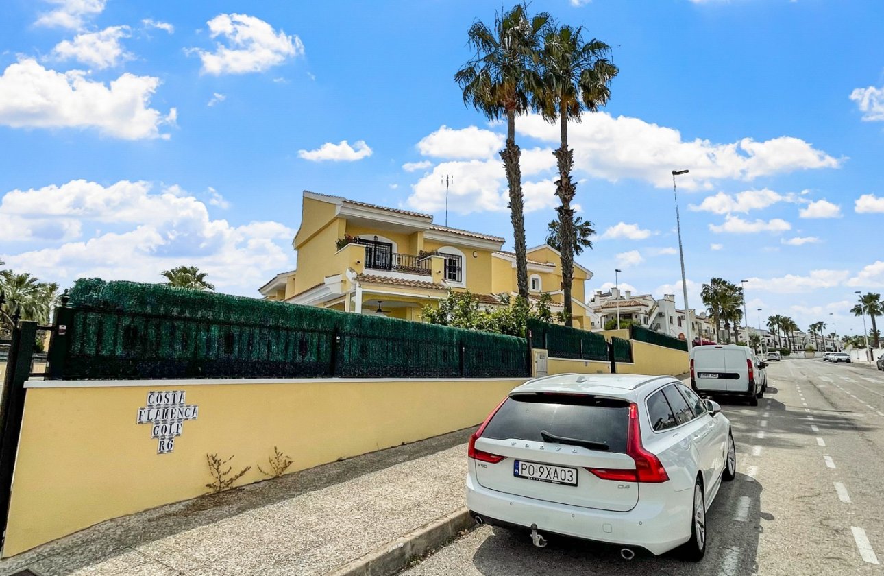 Resale - Villa -
Orihuela Costa - Costa Blanca