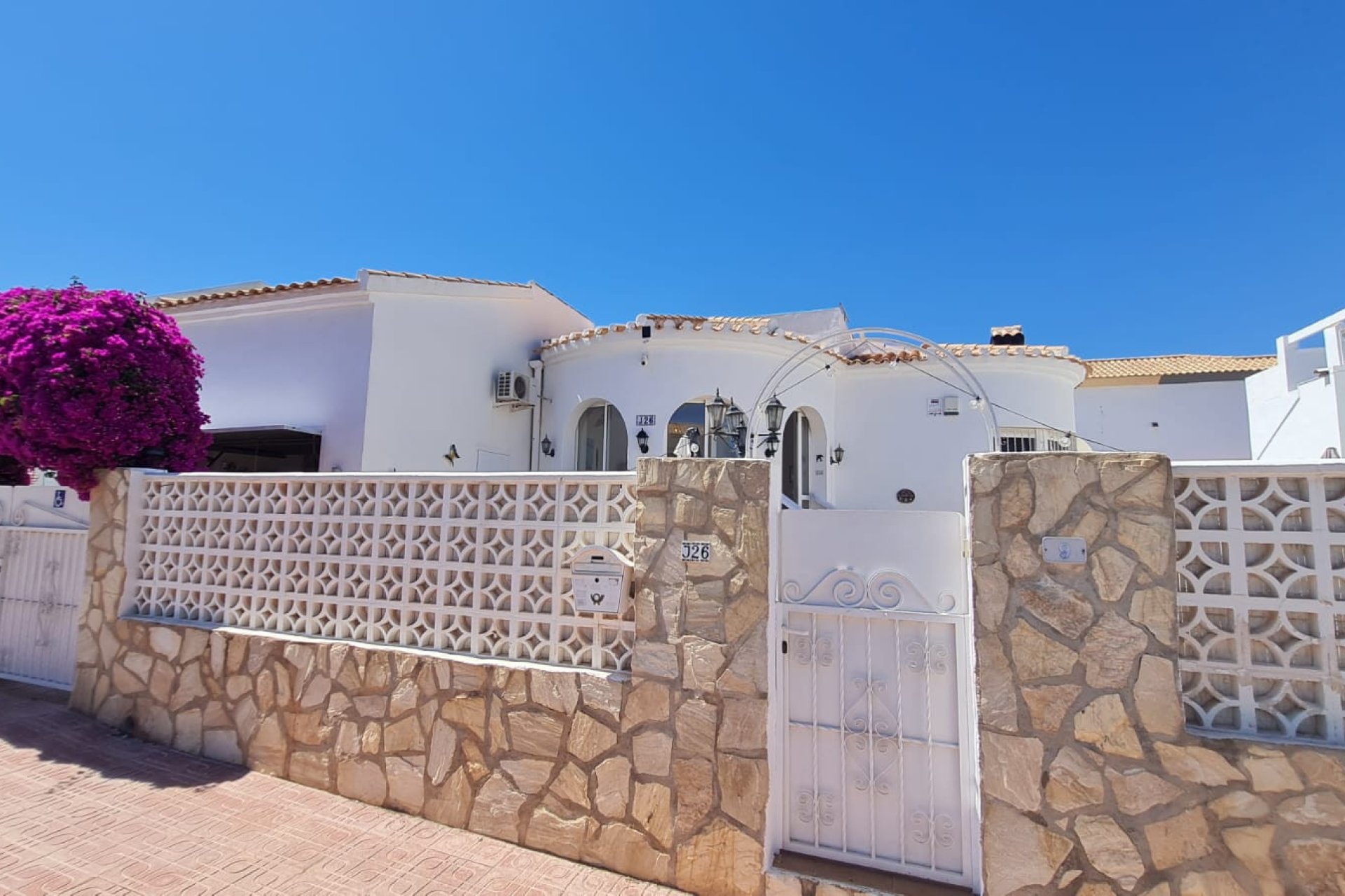 Resale - Villa -
Orihuela Costa - Costa Blanca