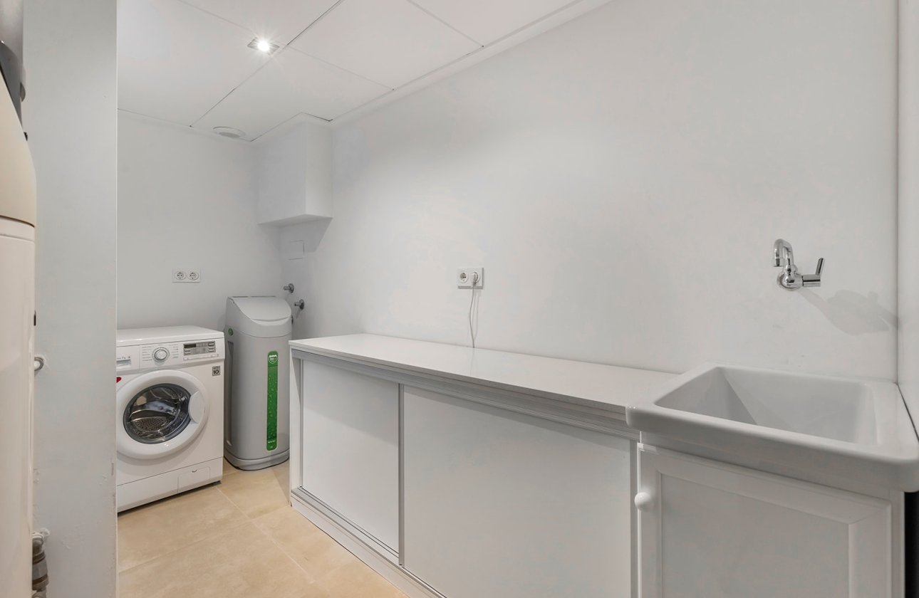 Resale - Villa -
Orihuela Costa - Costa Blanca