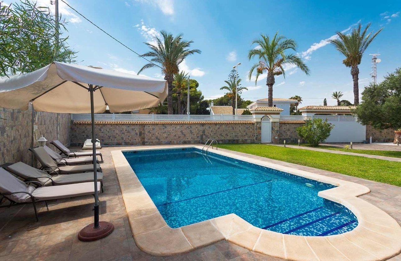 Resale - Villa -
Orihuela Costa - Costa Blanca