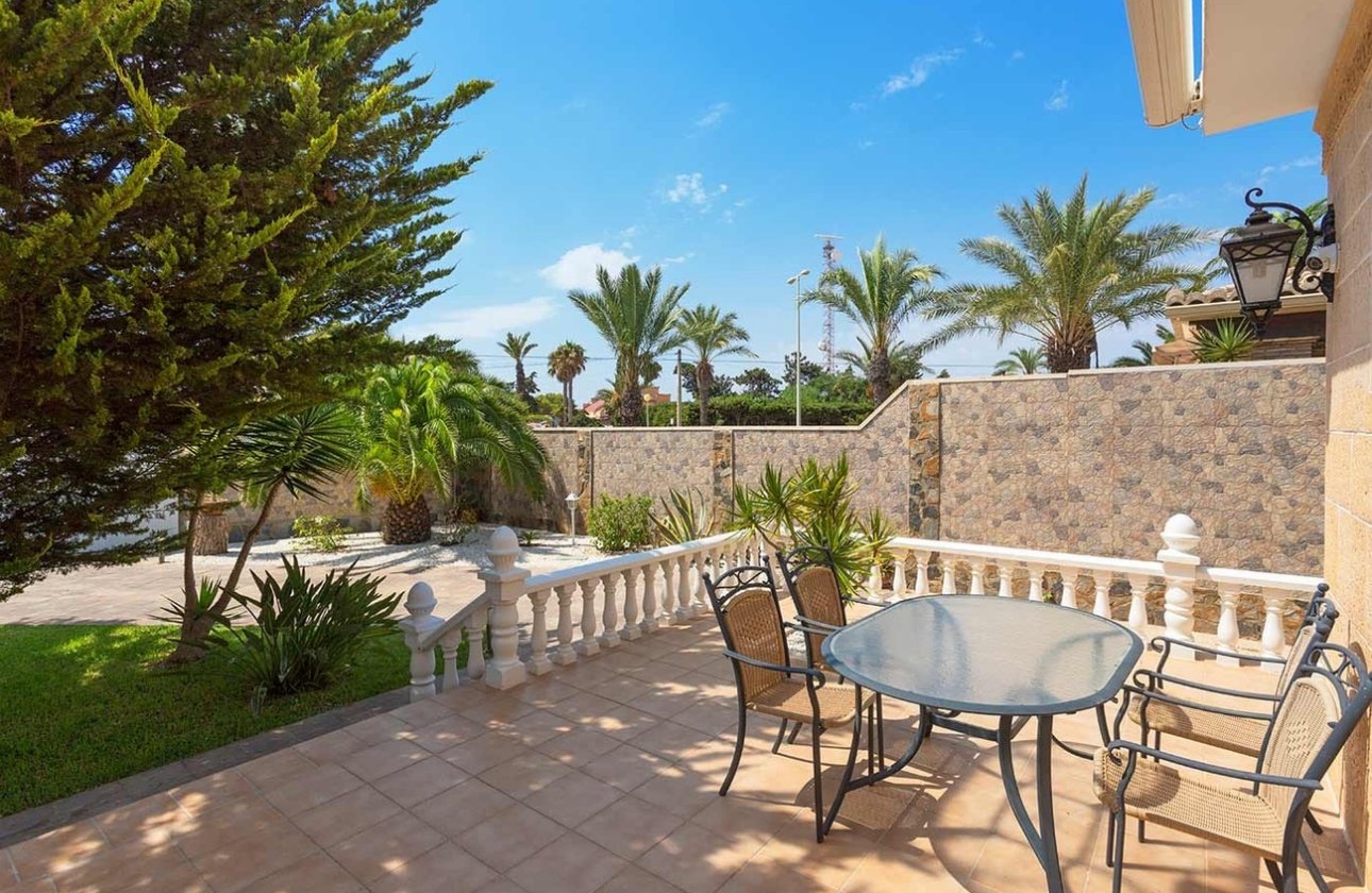 Resale - Villa -
Orihuela Costa - Costa Blanca