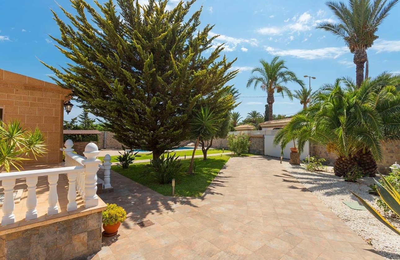 Resale - Villa -
Orihuela Costa - Costa Blanca