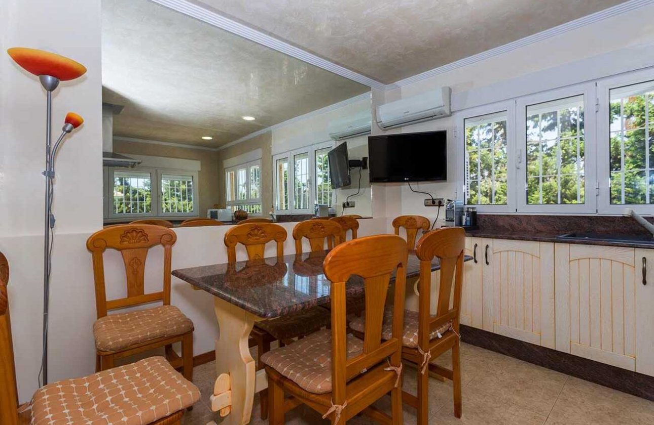 Resale - Villa -
Orihuela Costa - Costa Blanca