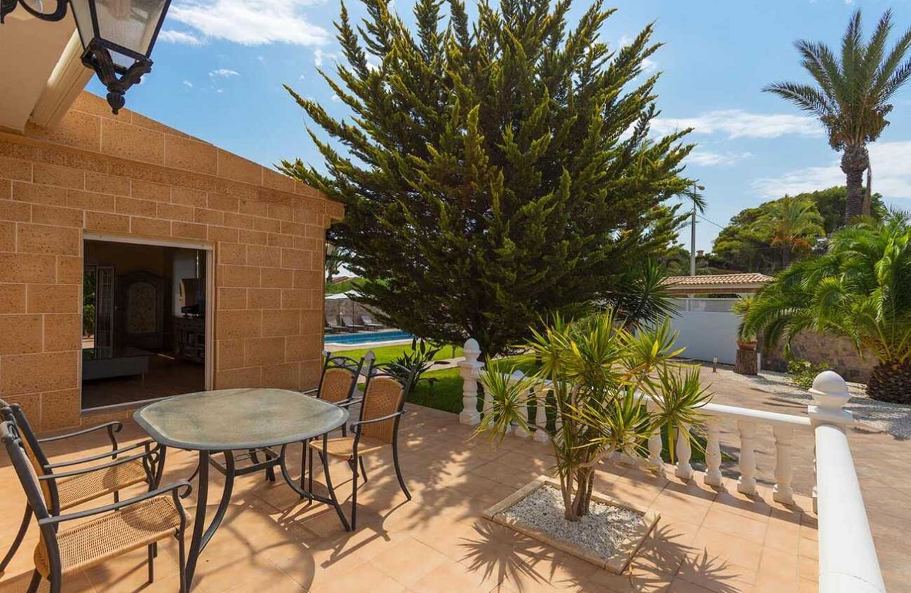 Resale - Villa -
Orihuela Costa - Costa Blanca