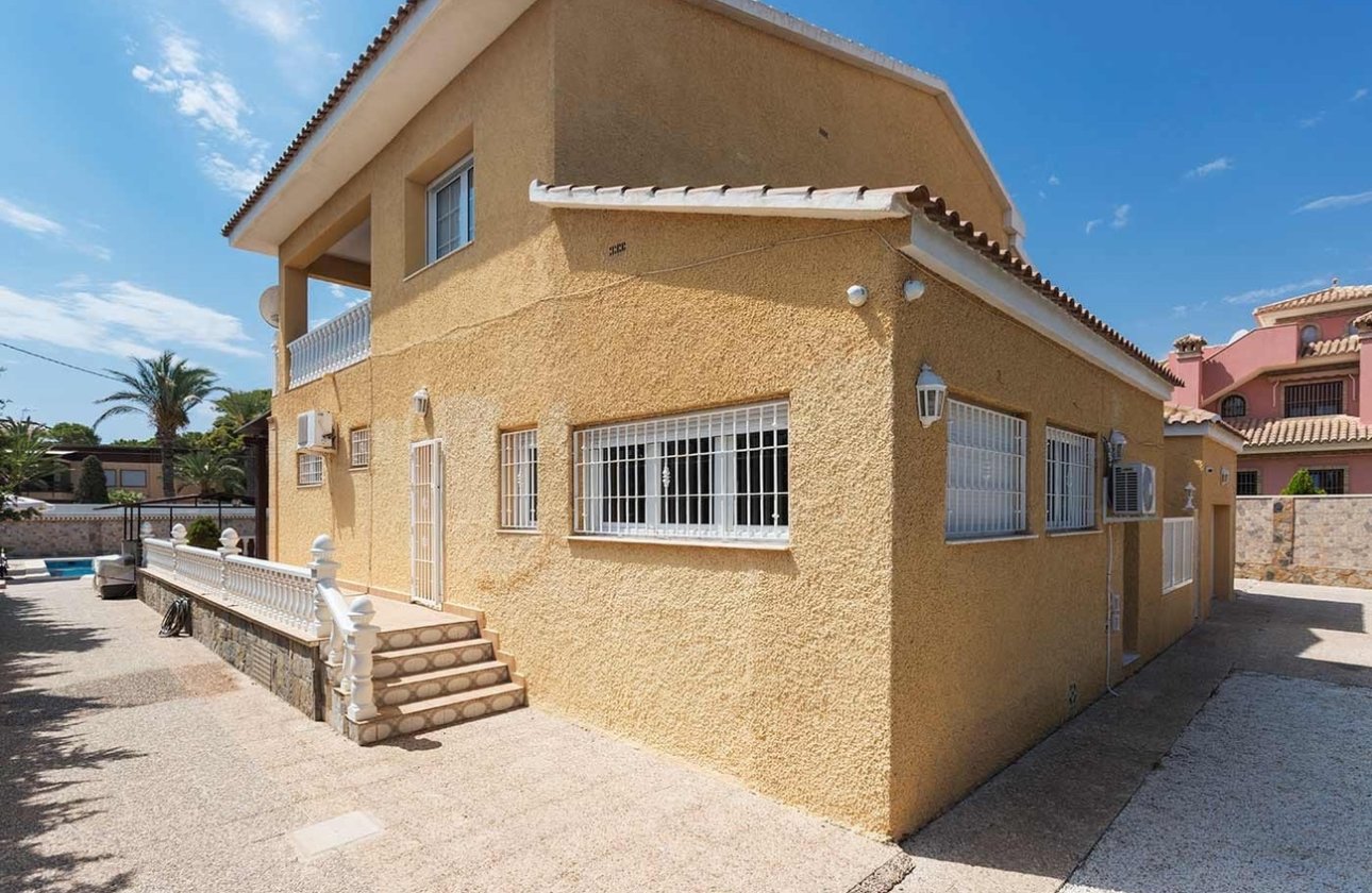 Resale - Villa -
Orihuela Costa - Costa Blanca