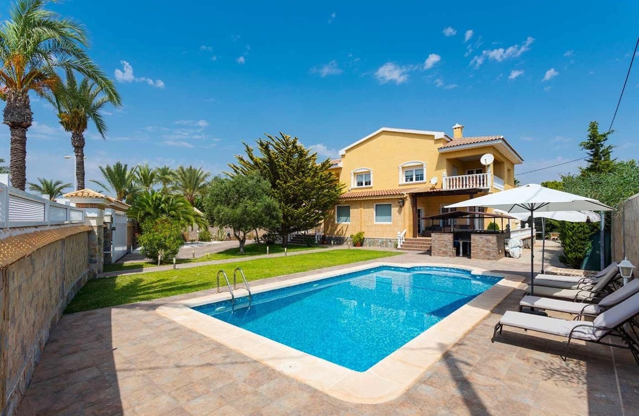 Resale - Villa -
Orihuela Costa - Costa Blanca