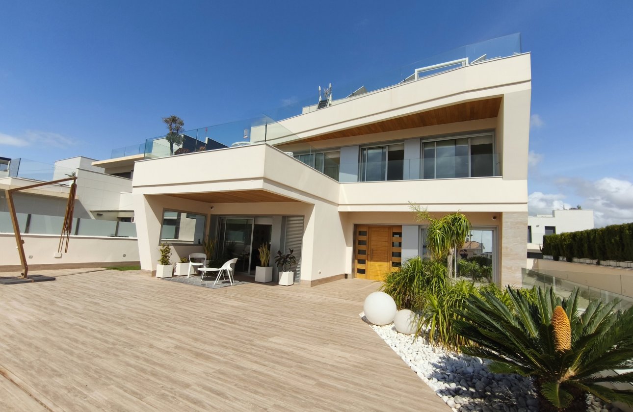 Resale - Villa -
Orihuela Costa - Costa Blanca