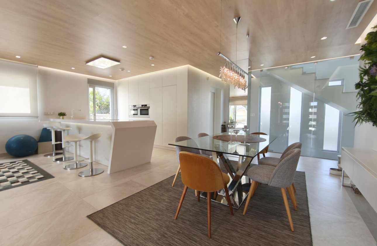 Resale - Villa -
Orihuela Costa - Costa Blanca