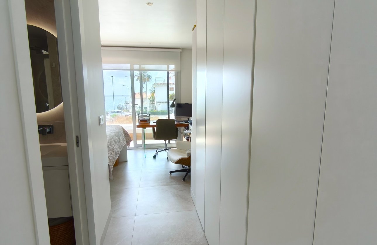 Resale - Villa -
Orihuela Costa - Costa Blanca